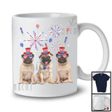 Trois chiens carlin avec des lunettes de drapeau des États-Unis, cool feux d'artifice du 4 juillet drapeau des États-Unis, T-shirt patriotique