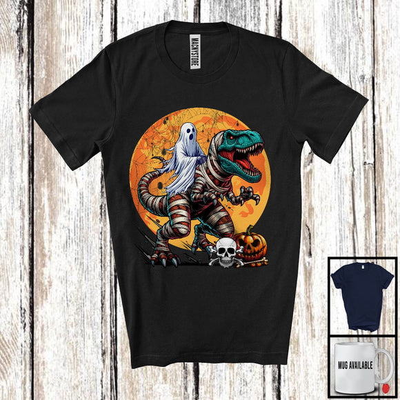 MacnyStore - Boo Ghost Riding T-Rex Mummy, Humorous Halloween Dinosaur Pumpkin, Trick Or Treat Candy T-Shirt