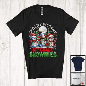 MacnyStore - Chillin' With My 1st Grade Snowmies; Amazing Christmas Three Teacher Snowman; X-mas Group T-Shirt