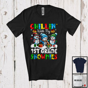 MacnyStore - Chillin' With My 1st Grade Snowmies; Amusing Christmas Three Snowman; School Teacher T-Shirt