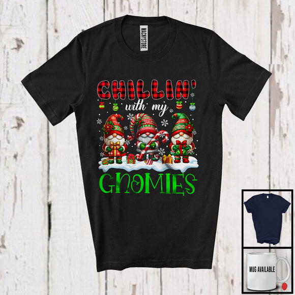 MacnyStore - Chillin' With My Gnomies; Amazing Christmas Plaid Three Santa Gnomes; X-mas Snow Family T-Shirt