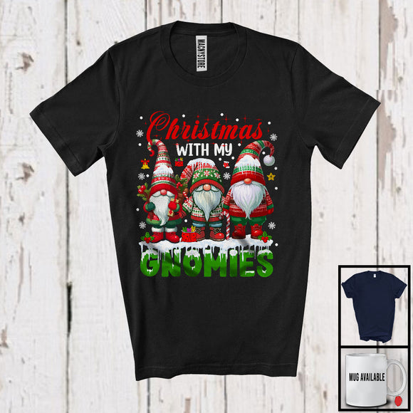 MacnyStore - Christmas With My Gnomies, Lovely X-mas Three Gnomes Snowing Around, Family Group T-Shirt