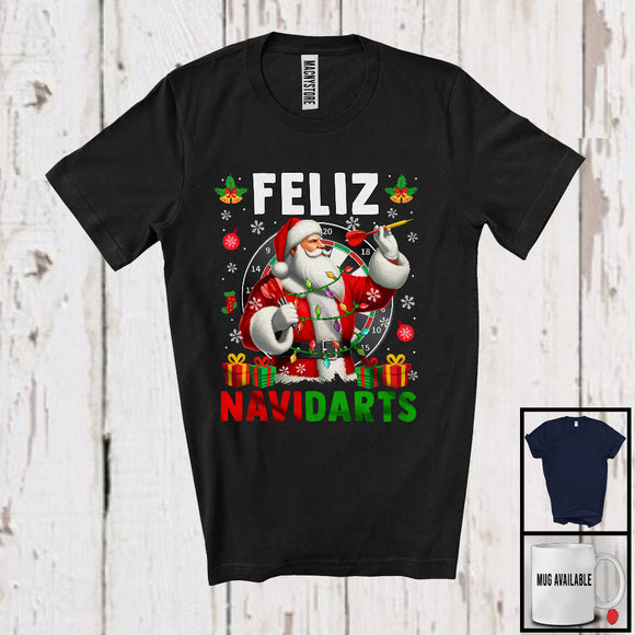 MacnyStore - Feliz Navidarts; Humorous Christmas Lights Santa Playing Darts Player; Spanish Family T-Shirt