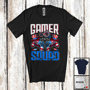 MacnyStore - Gamer Squad, Cheerful 4th of July Two Game Controllers Gamers, US Flag Fireworks Gamer T-Shirt