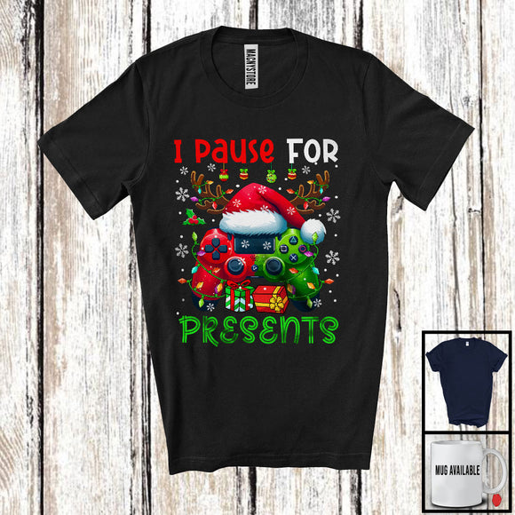 MacnyStore - I Pause For Presents, Lovely Christmas Santa Video Games Controller, Snowing Gamer Group T-Shirt