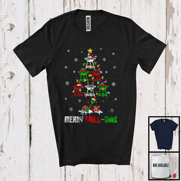 MacnyStore - Merry Grill-mas; Amazing Christmas Lights Tree BBQ Grilling; Chef BBQ Smoker Family Group T-Shirt