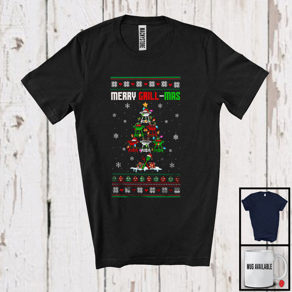 MacnyStore - Merry Grill-mas; Amazing Christmas Sweater Lights Tree BBQ Grilling; Chef BBQ Smoker Family T-Shirt