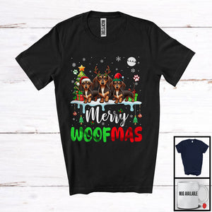 MacnyStore - Merry Woofmas; Lovely Christmas Three Reindeer Elf Santa Dachshund Owner; Snowing T-Shirt