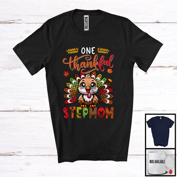 MacnyStore - One Thankful Stepmom; Amusing Thanksgiving Turkey Plaid Tail; Autumn Leaf Family Group T-Shirt