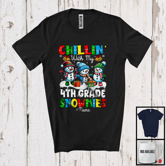 MacnyStore - Personalized Chillin' With 4th Grade Snowmies; Amusing Christmas Snowman; Custom Name Teacher T-Shirt