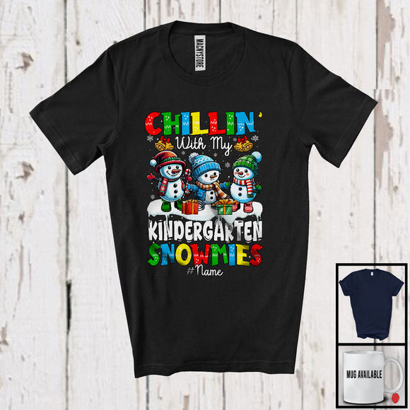 MacnyStore - Personalized Chillin' With Kindergarten Snowmies; Amusing Christmas Snowman; Custom Name Teacher T-Shirt