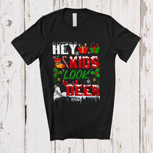 MacnyStore - Personalized Custom Name Hey Kids Look A Deer; Humorous Christmas Deer Hunting; Family T-Shirt