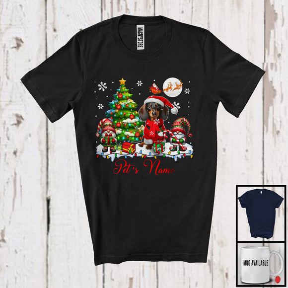 MacnyStore - Personalized Custom Name Santa Dachshund With Gnome, Lovely X-mas Tree, Snow Around T-Shirt