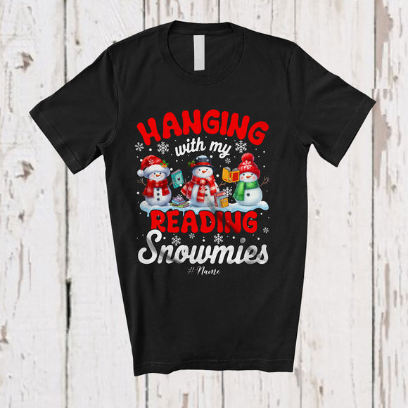 MacnyStore - Personalized Hanging With My Reading Snowmies; Amusing Christmas Snowman; Custom Name Teacher T-Shirt