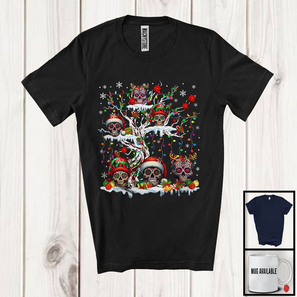 MacnyStore - Reindeer Santa ELF Skull On Christmas Tree, Awesome X-mas Lights Mexican Skulls, Snowing T-Shirt