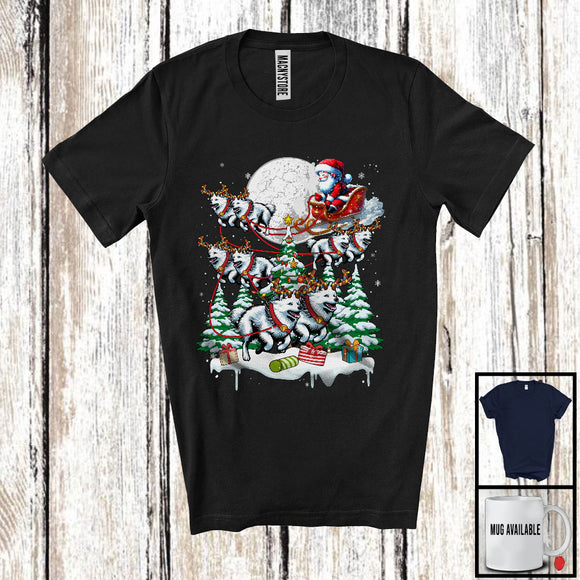 MacnyStore - Santa Riding American Eskimo Reindeer Sleigh; Amusing Christmas Lights Dog Owner Lover T-Shirt