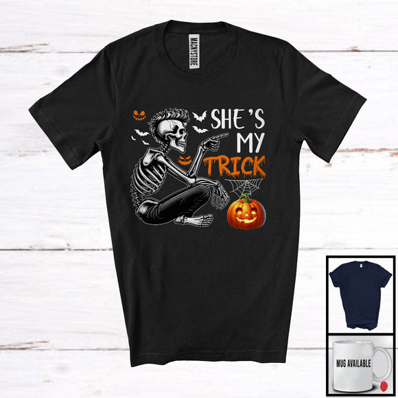 MacnyStore - She's My Trick, Horror Halloween Costume Skeleton Trick Or Treat, Pumpkin Couple Lover T-Shirt