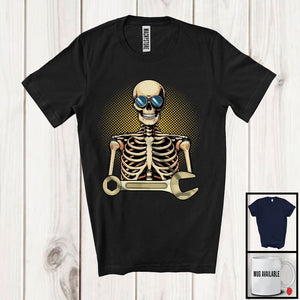 MacnyStore - Skeleton Rib With Car Engineer, Humorous Halloween Costume Mechanic, Skeleton Family Group T-Shirt