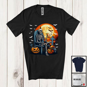 MacnyStore - Skeleton With Sandwich, Horror Halloween Pumpkin Skeleton, Food Lover Family Team T-Shirt