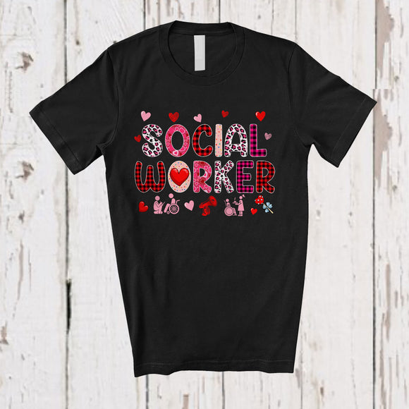 MacnyStore - Social Worker; Lovely Valentine's Day Leopard Plaid Hearts Icon; Proud Jobs Careers Family Group T-Shirt