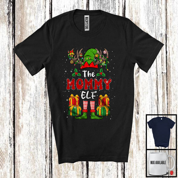 MacnyStore - The Mommy Elf; Amazing Christmas Lights Reindeer Elf Costume; X-mas Family Group T-Shirt