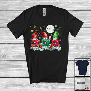 MacnyStore - Three Gnomes Sewing Quilting; Awesome Christmas Gnomes Lover; X-mas Lights Snowing T-Shirt