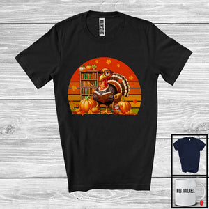 MacnyStore - Turkey Reading Book; Awesome Thanksgiving Fall Pumpkin Vintage Retro; Librarian Bookworm T-Shirt