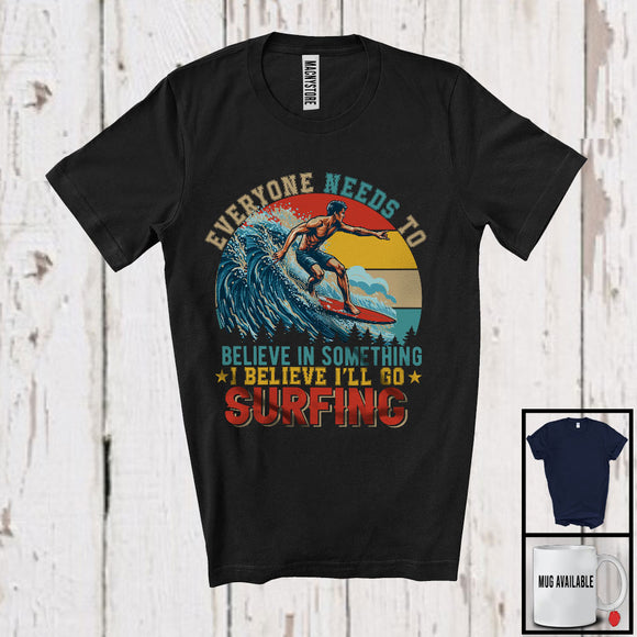 MacnyStore - Vintage Retro Believe In Something I Believe I'll Go Surfing, Humorous Outdoor Activities Group T-Shirt