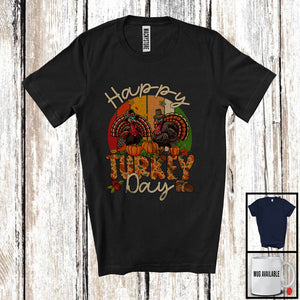 MacnyStore - Vintage Retro Happy Turkey Day, Lovely Thanksgiving Couple Turkeys Pumpkin, Fall Leaves T-Shirt