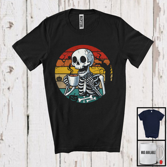 MacnyStore - Vintage Retro Skeleton Drinking Coffee, Horror Halloween Costume Skeleton, Coffee Lover T-Shirt