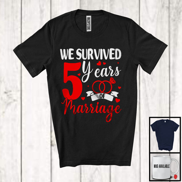 MacnyStore - We Survived 5 Years Of Marriage, Humorous 5th Wedding Anniversary Rings, Couple Family T-Shirt