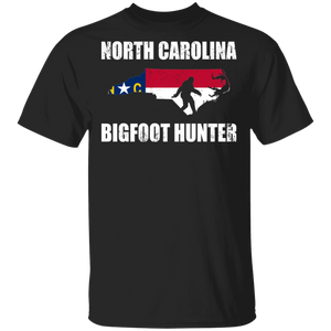 North Carolina Bigfoot Hunter Cool North Carolina State Flag And Bigfoot Shirt Matching Bigfoot Hunter American Gifts T-Shirt - Macnystore