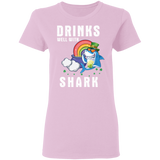 Drinks Well With Sharks Drinking St Patrick's Day Gifts Ladies T-Shirt - Macnystore