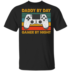 Vintage Retro Daddy By Day Gamer By Night Cool Game Controller Shirt Matching Dad Gamer Game Player Lover Fans Father's Day Gifts T-Shirt - Macnystore