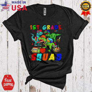 MacnyStore - 1st Grade Squad Cool Cute Three T-Rex Dinosaurs Wearing Sunglasses Matching Student Teacher Group T-Shirt